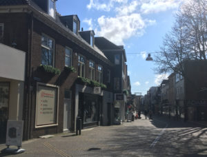 Lege winkelstraat in Doetinchem.